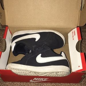 Toddler Nike Sneaker Size 7